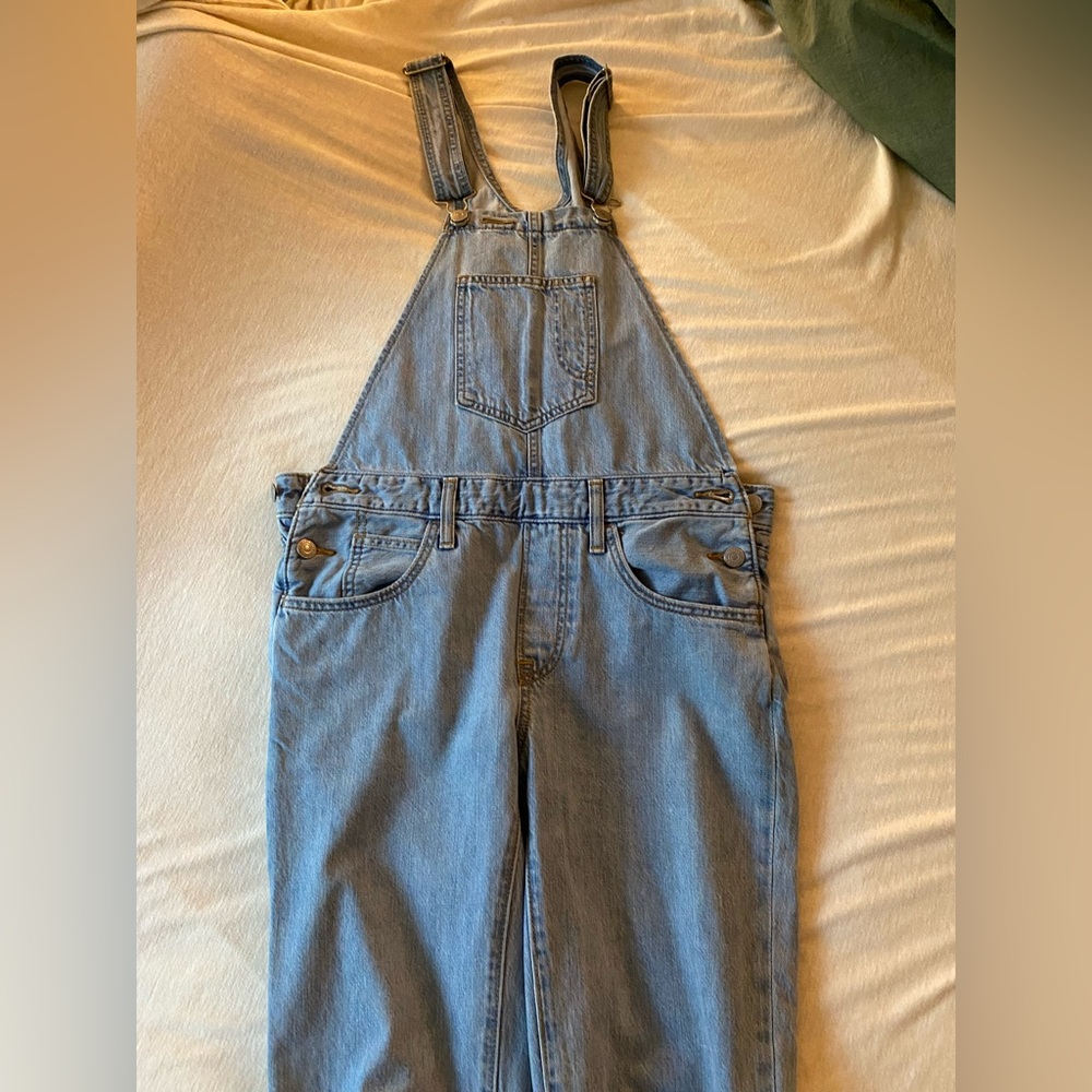 Light wash denim Levi’s overalls